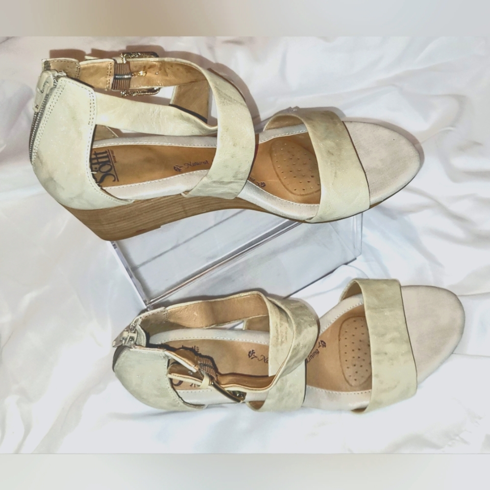 Sofft Innis Beige Gold Distressed  Leather Wedge Sandals 10